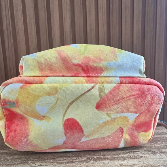 GUESS Women's Take A Dive Floral Backpack
Adjustable backpack straps - Picture 7 of 15